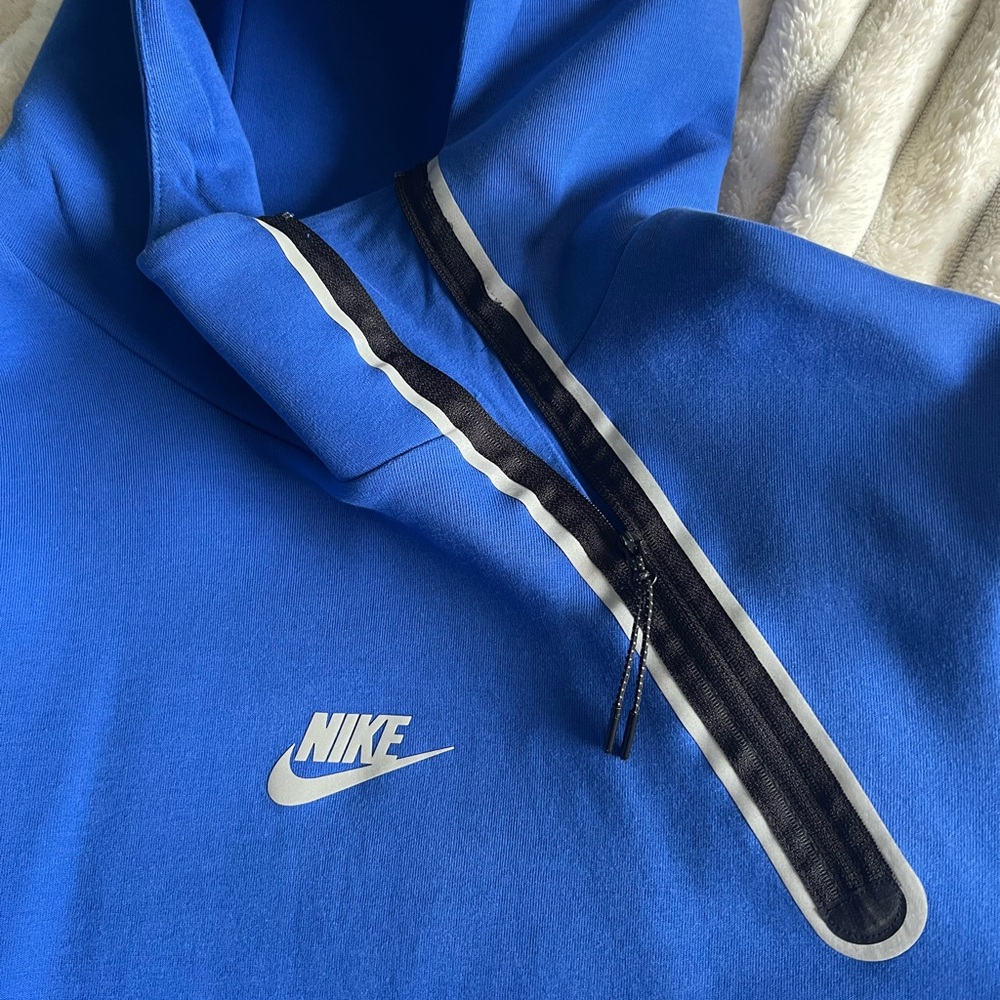 Nike Tech Fleece Hoodie - Picture 3 of 6